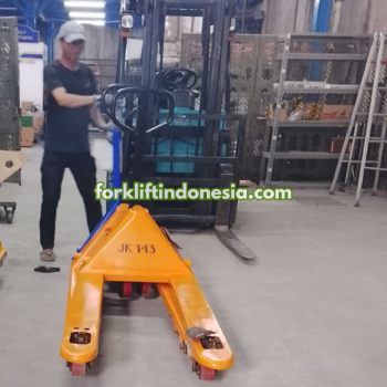 Pengiriman 3 unit service hand pallet ke daerah Cikande oleh Forklift Nusantara