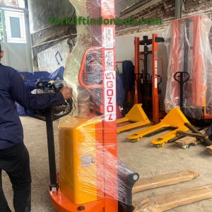 pengiriman hand lift semi electric - forkliftindonesia.com Hand Lift Semi Electric pengiriman ke Kota Surabaya.